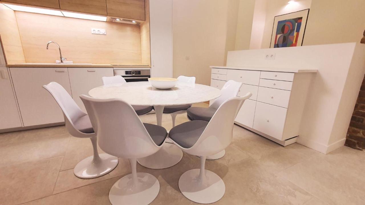 Charles V Appartement Parijs Buitenkant foto